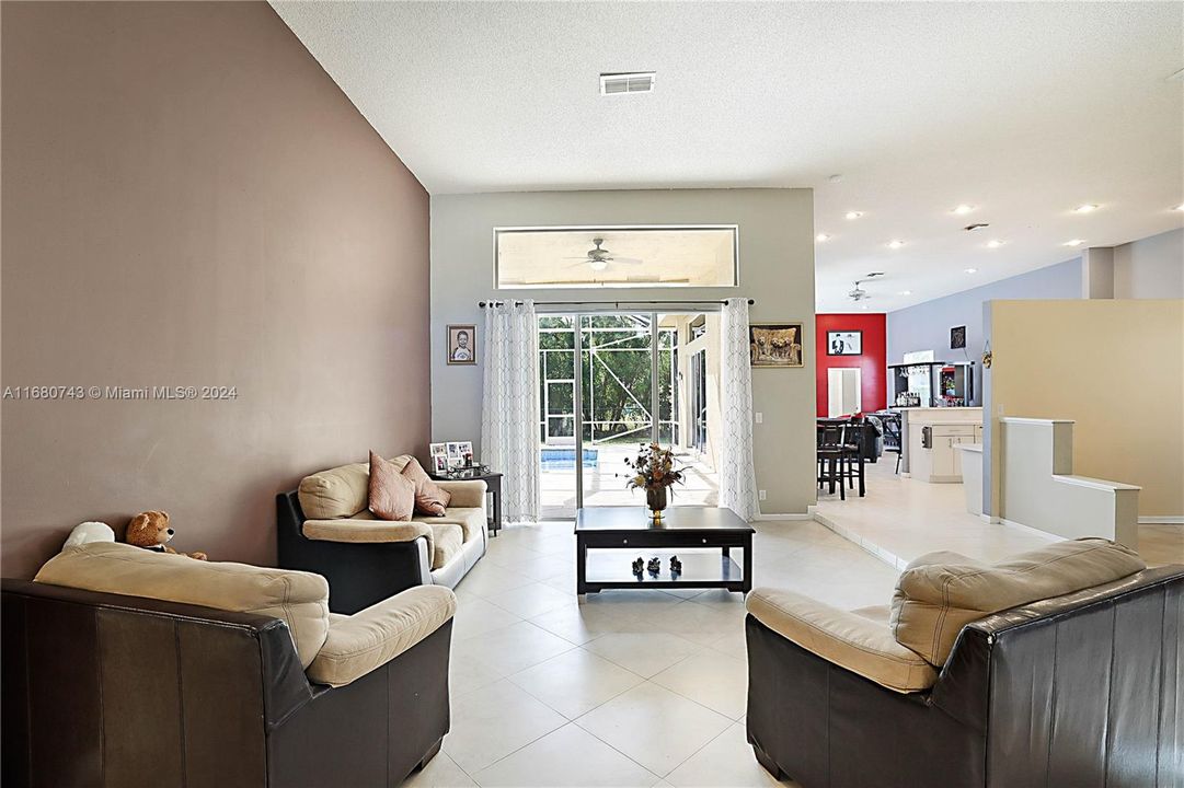 For Sale: $775,000 (4 beds, 2 baths, 2776 Square Feet)