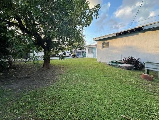 Active With Contract: $550,000 (3 beds, 2 baths, 1317 Square Feet)