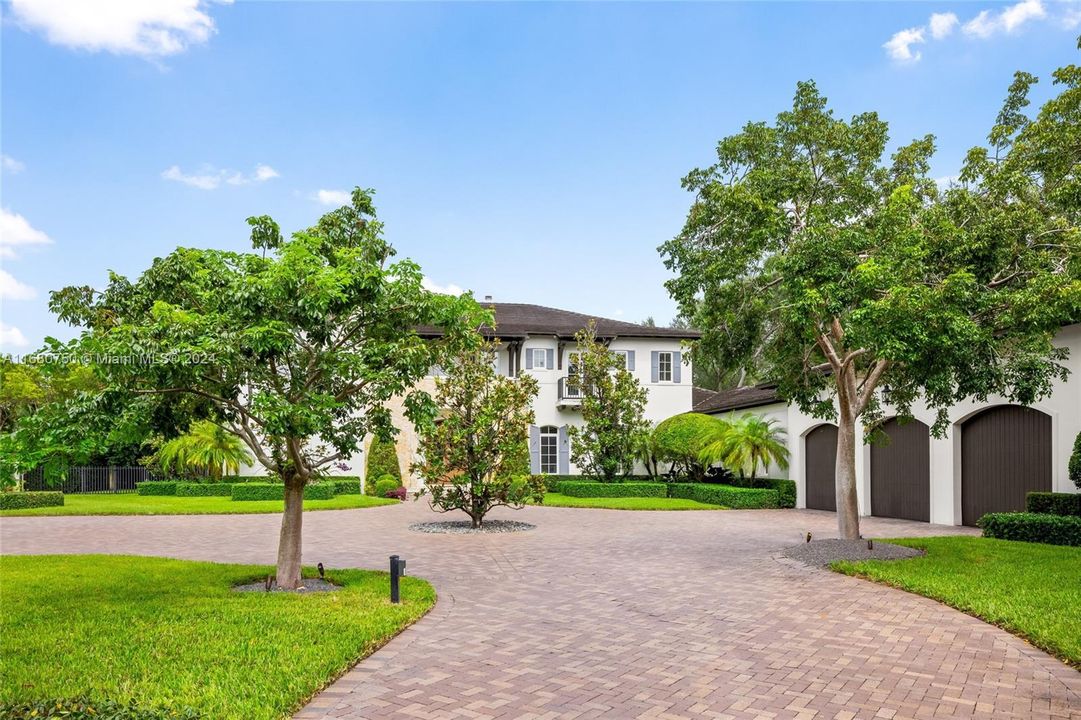 For Sale: $9,495,000 (7 beds, 6 baths, 9729 Square Feet)