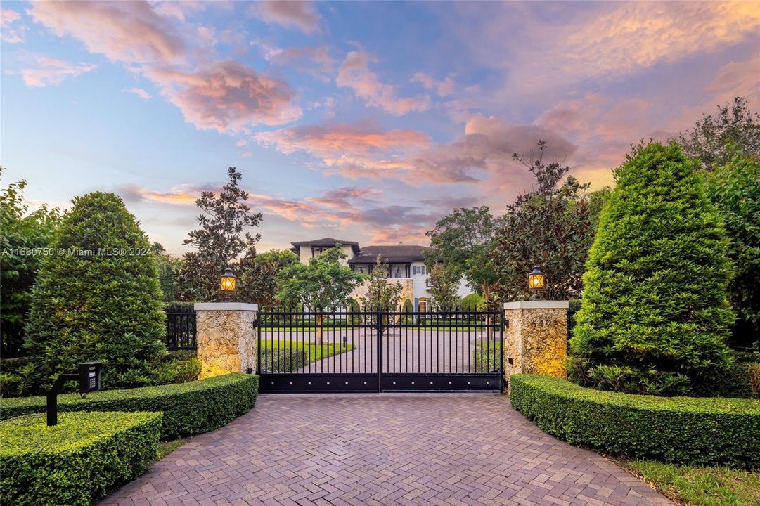 For Sale: $9,495,000 (7 beds, 6 baths, 9729 Square Feet)