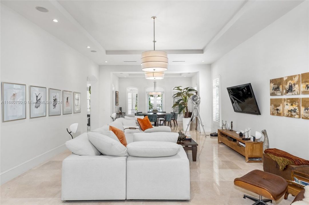 For Sale: $9,495,000 (7 beds, 6 baths, 9729 Square Feet)