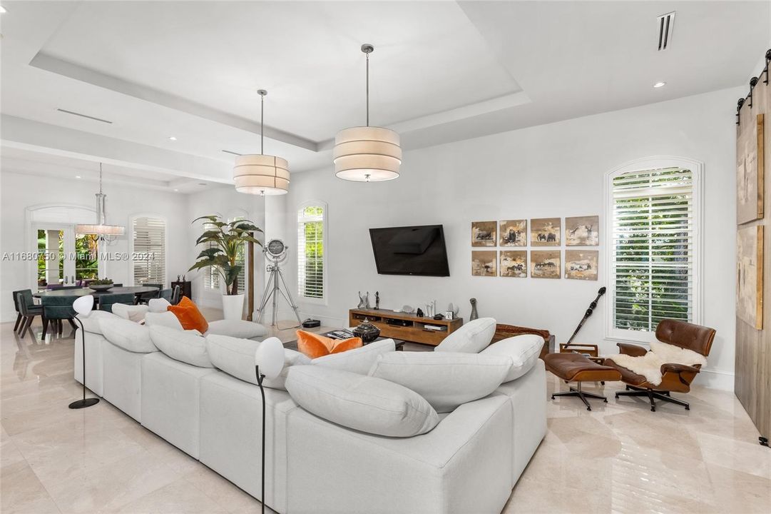 For Sale: $9,495,000 (7 beds, 6 baths, 9729 Square Feet)