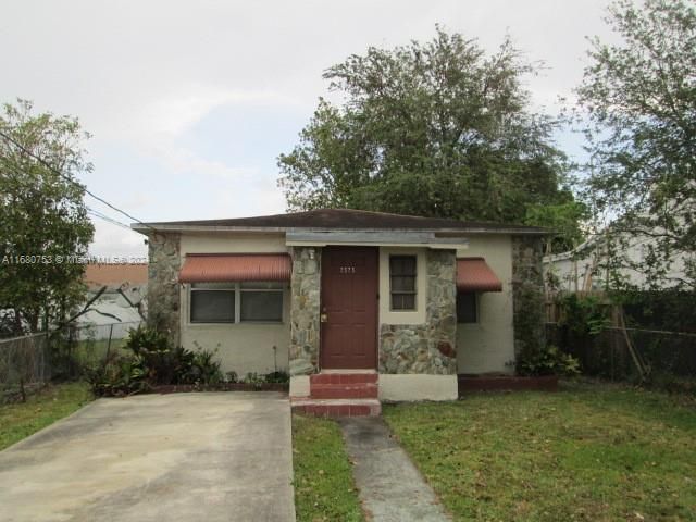 For Sale: $340,000 (2 beds, 1 baths, 875 Square Feet)