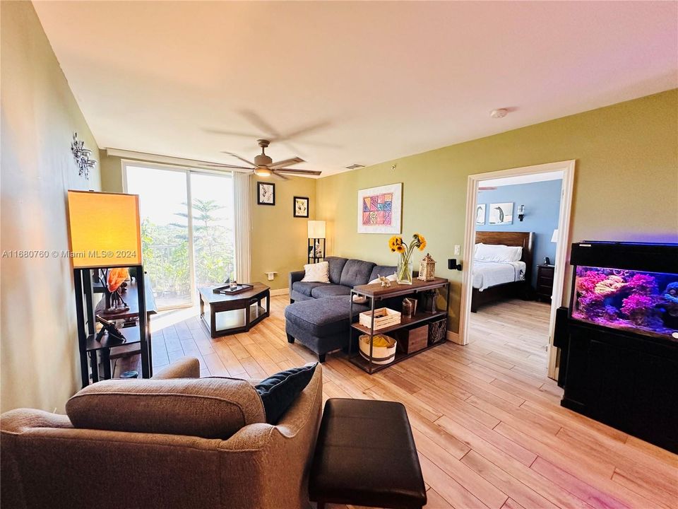 For Sale: $549,900 (2 beds, 2 baths, 1120 Square Feet)