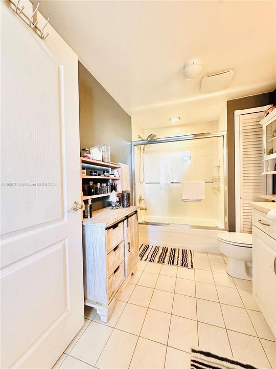 For Sale: $549,900 (2 beds, 2 baths, 1120 Square Feet)