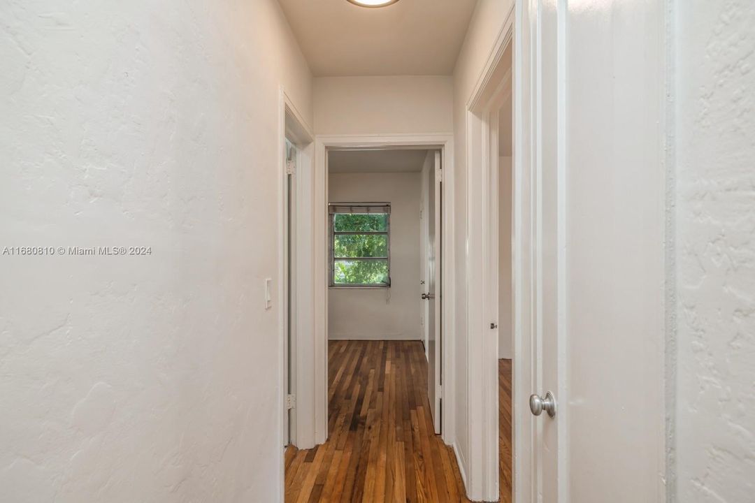 Recently Rented: $2,200 (2 beds, 1 baths, 885 Square Feet)