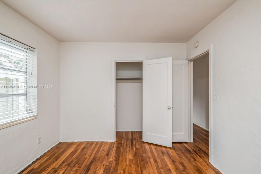 Recently Rented: $2,200 (2 beds, 1 baths, 885 Square Feet)