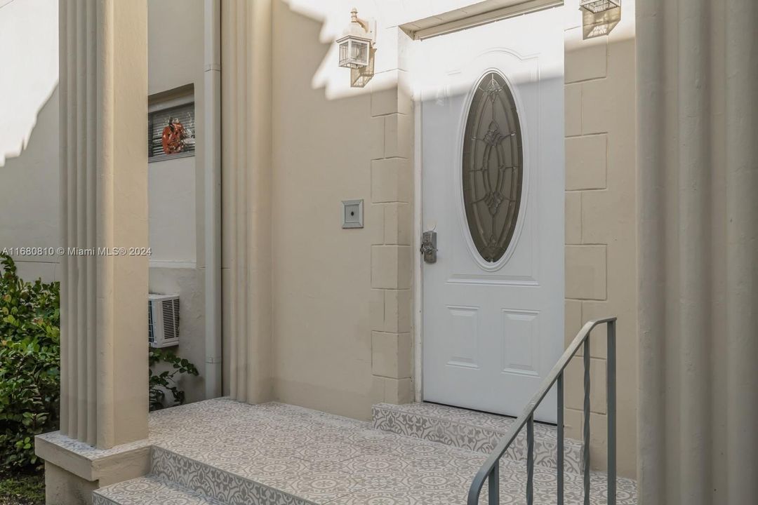 Entry way.  Second floor unit. Clean and ready to move it. Lots of natural light. Great condition !