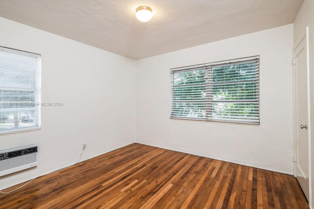 Recently Rented: $2,200 (2 beds, 1 baths, 885 Square Feet)