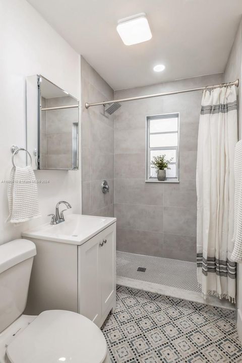 Recently Rented: $2,200 (2 beds, 1 baths, 885 Square Feet)