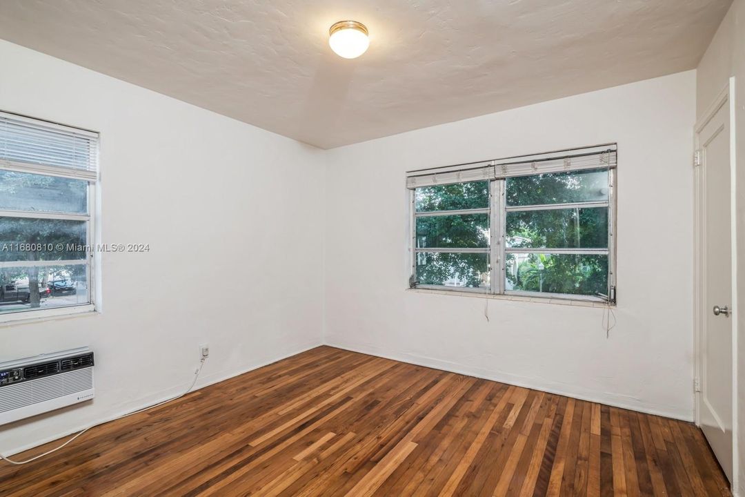 Recently Rented: $2,200 (2 beds, 1 baths, 885 Square Feet)