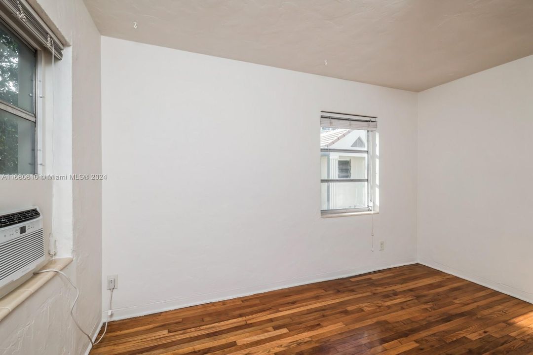 Recently Rented: $2,200 (2 beds, 1 baths, 885 Square Feet)