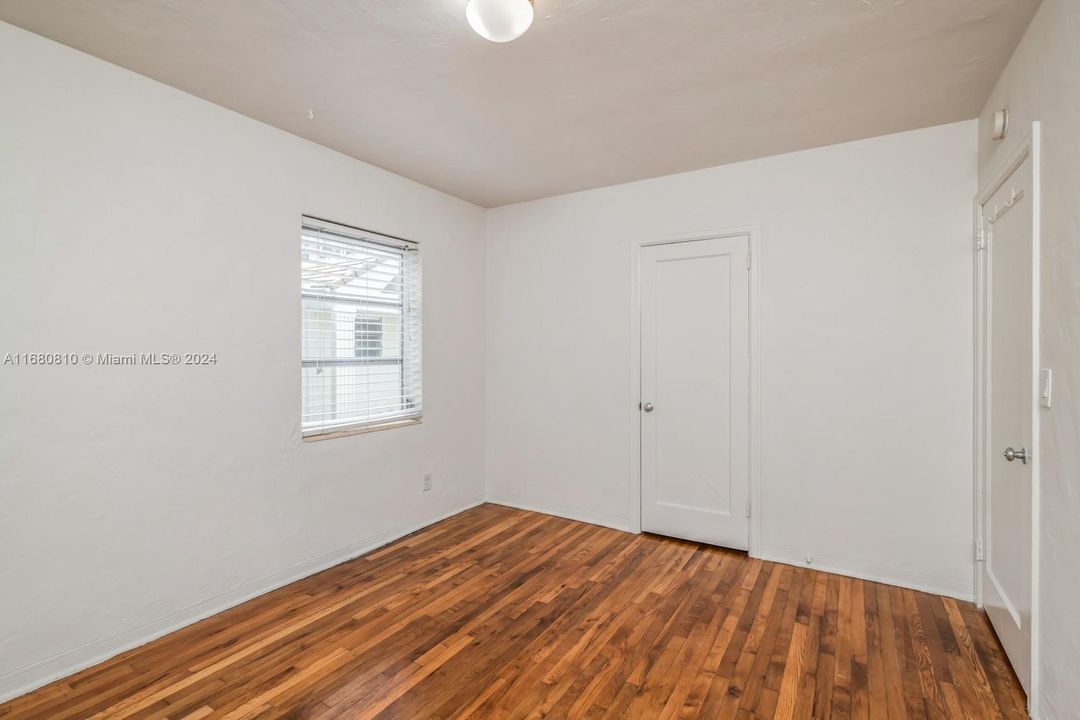 Recently Rented: $2,200 (2 beds, 1 baths, 885 Square Feet)