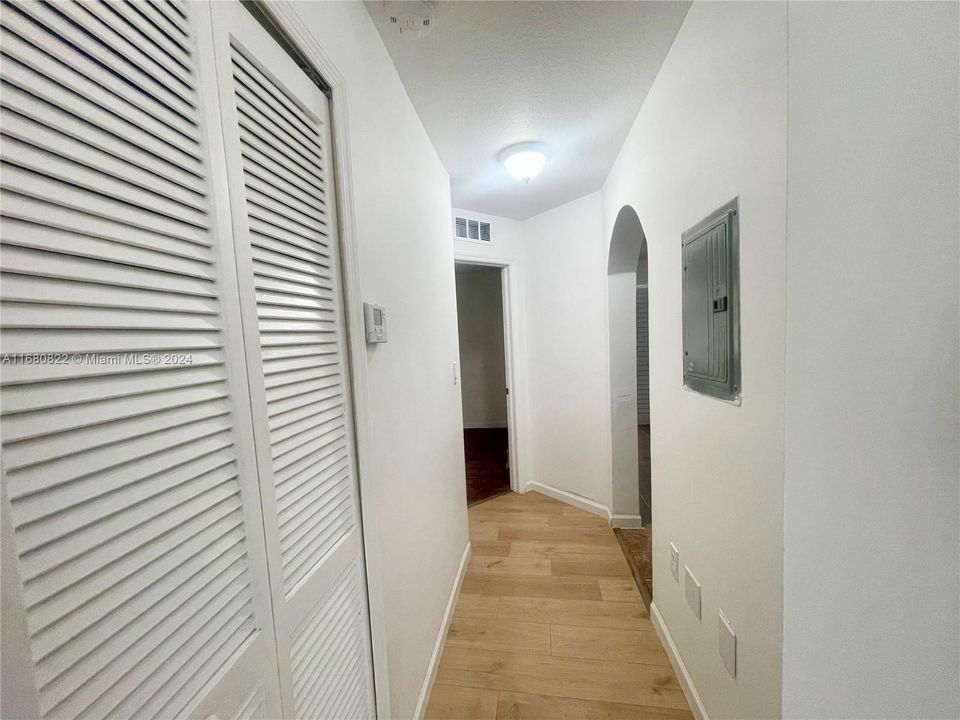 En Venta: $228,000 (2 camas, 2 baños, 815 Pies cuadrados)