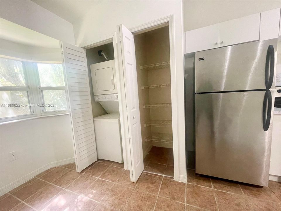 For Sale: $228,000 (2 beds, 2 baths, 815 Square Feet)