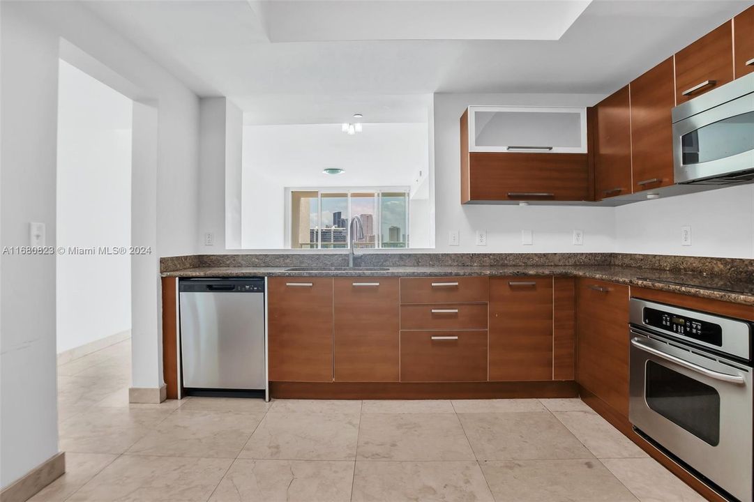 En Venta: $699,000 (3 camas, 3 baños, 1720 Pies cuadrados)