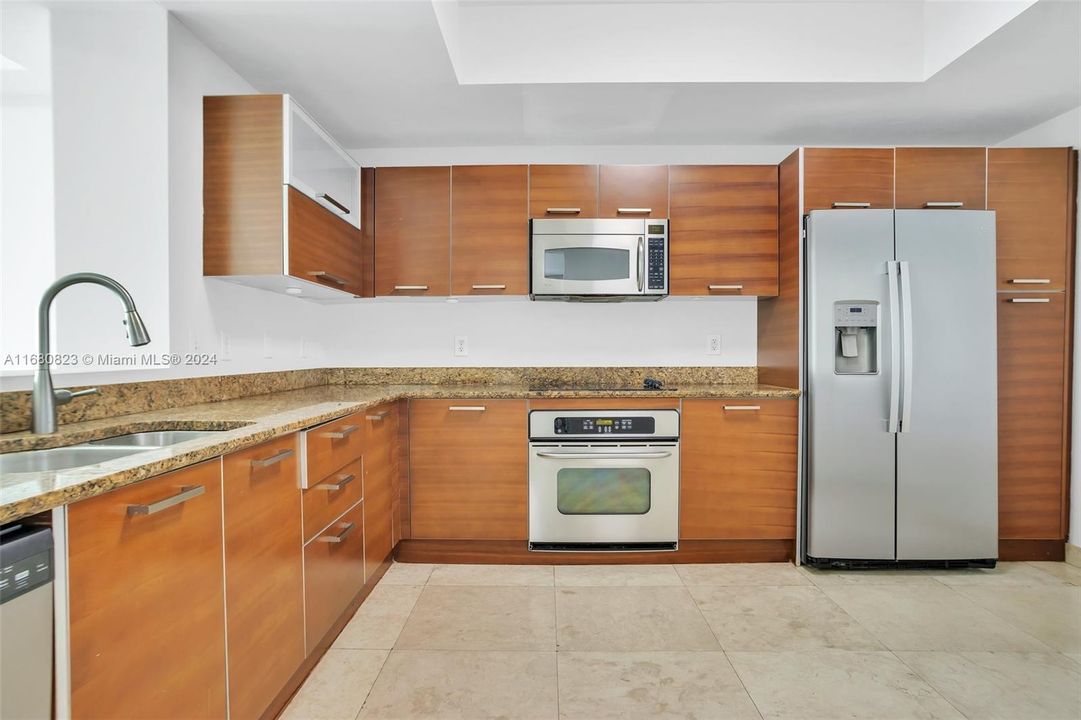 En Venta: $699,000 (3 camas, 3 baños, 1720 Pies cuadrados)