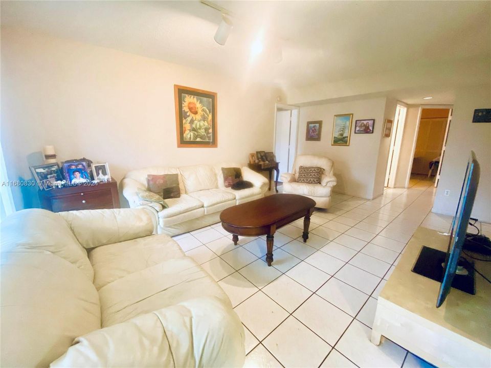 For Sale: $335,000 (3 beds, 2 baths, 1210 Square Feet)