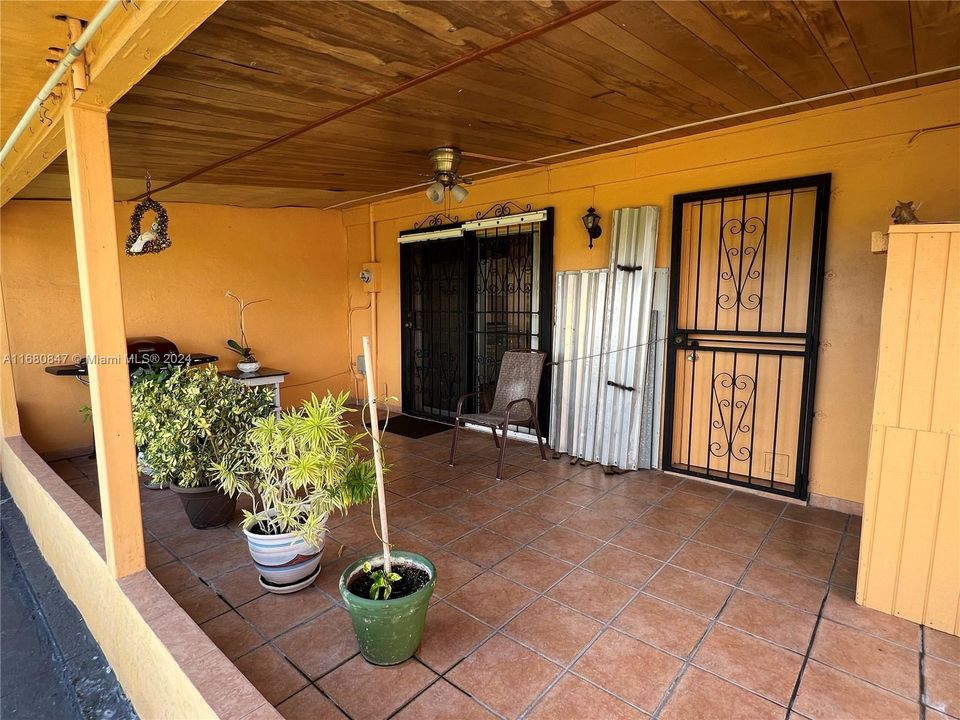 En Venta: $410,000 (3 camas, 1 baños, 980 Pies cuadrados)