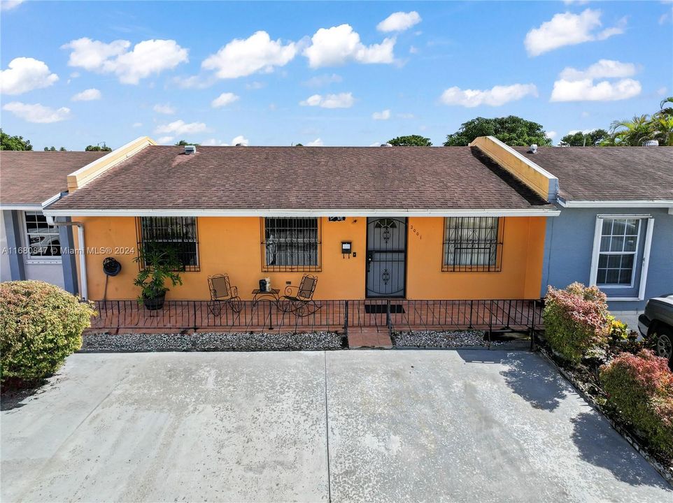 For Sale: $410,000 (3 beds, 1 baths, 980 Square Feet)