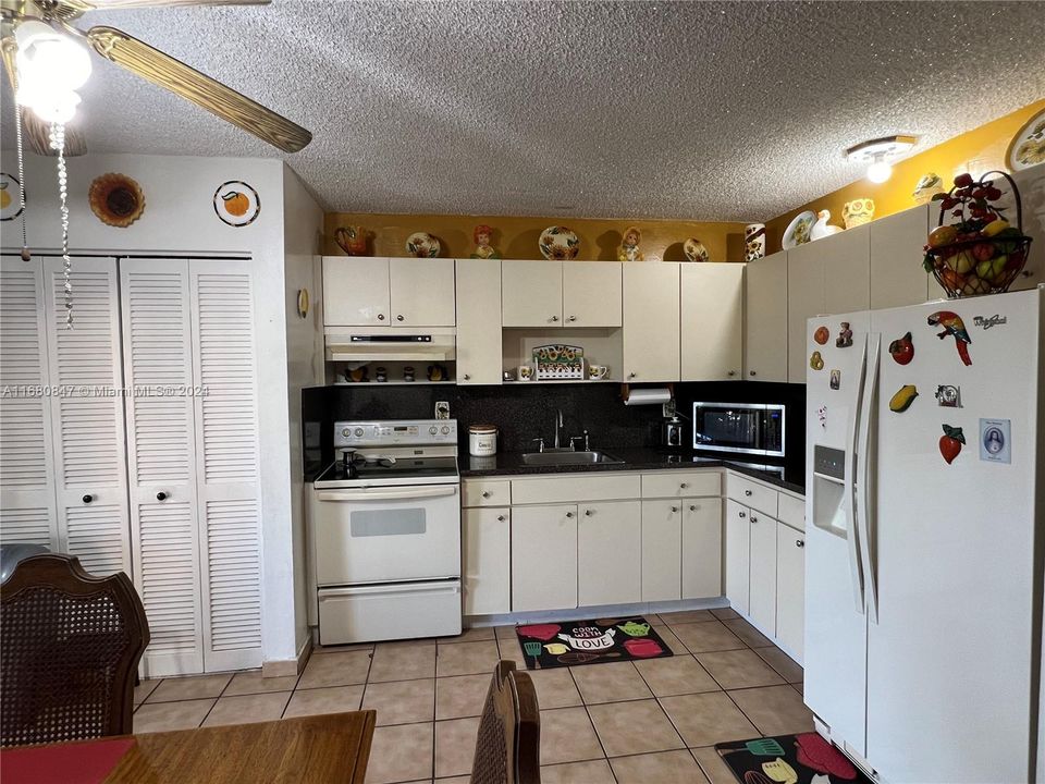 For Sale: $410,000 (3 beds, 1 baths, 980 Square Feet)