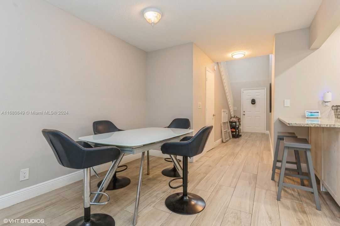 For Sale: $390,000 (2 beds, 2 baths, 1349 Square Feet)