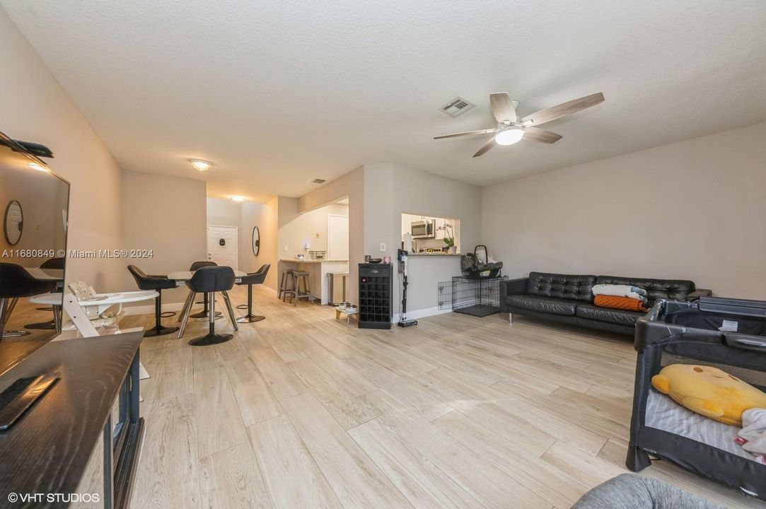 For Sale: $390,000 (2 beds, 2 baths, 1349 Square Feet)