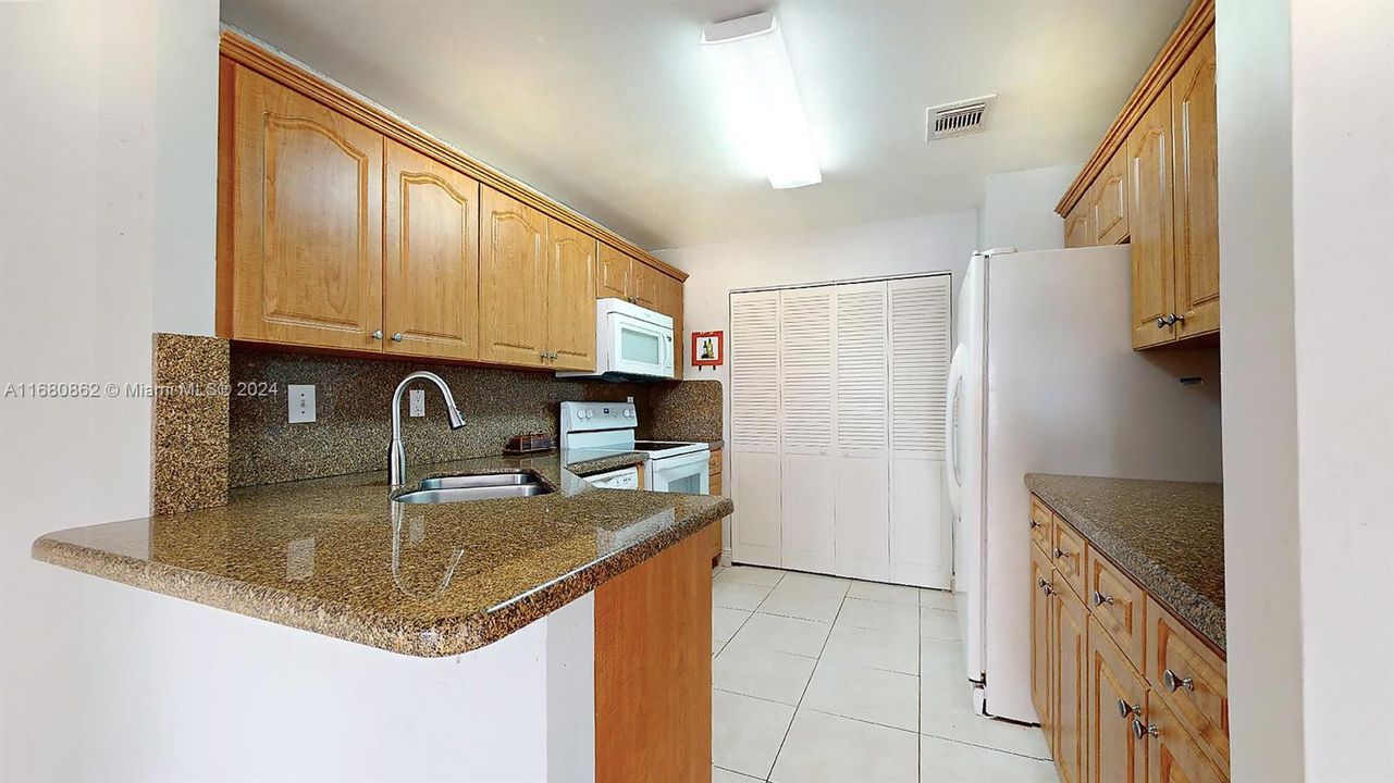 For Sale: $485,000 (2 beds, 2 baths, 1335 Square Feet)