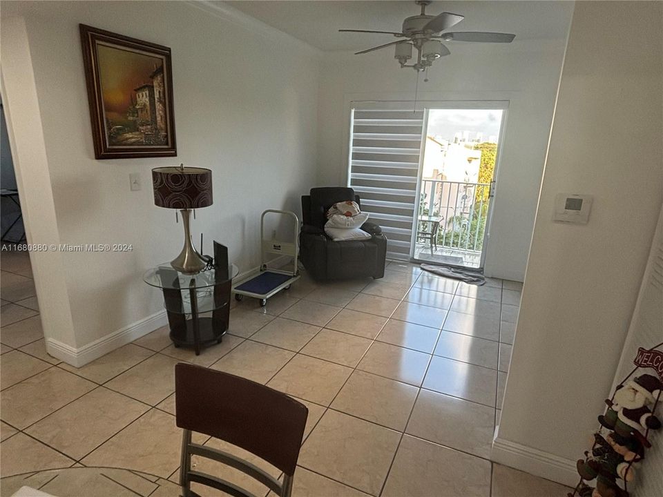 For Sale: $249,000 (2 beds, 1 baths, 754 Square Feet)