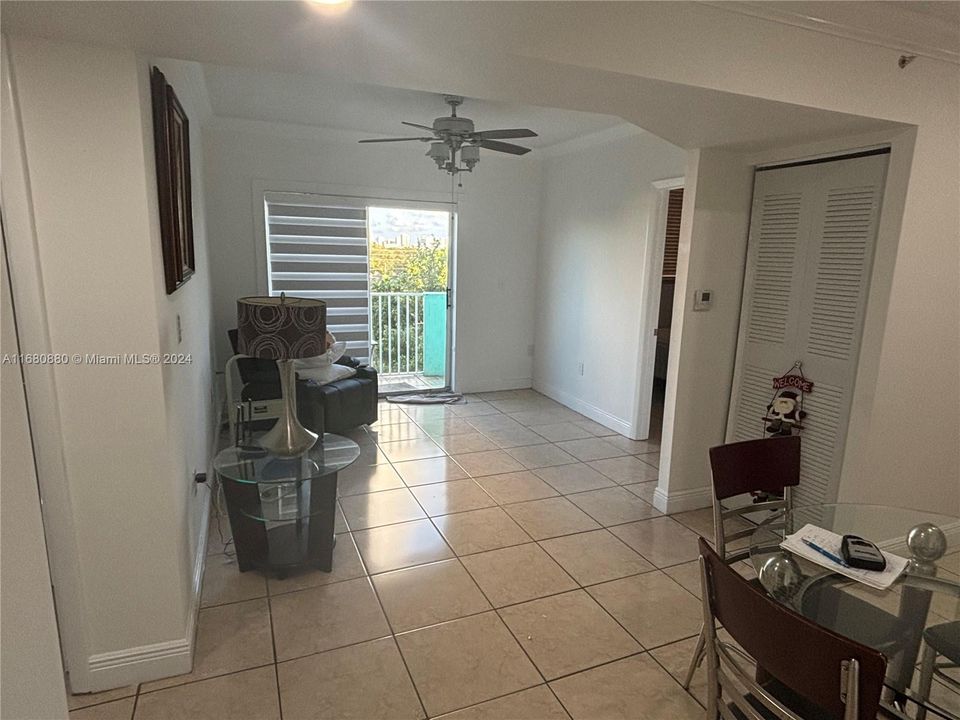 For Sale: $249,000 (2 beds, 1 baths, 754 Square Feet)