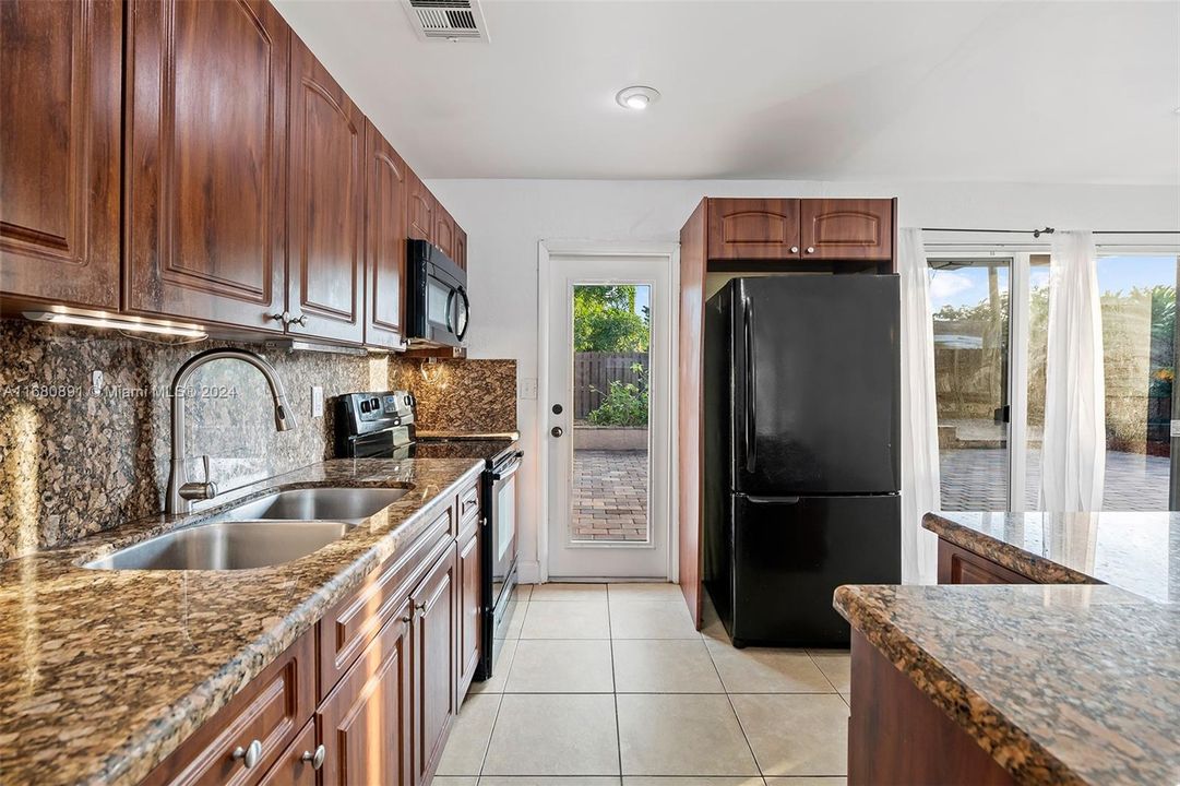 For Sale: $505,500 (3 beds, 2 baths, 1144 Square Feet)