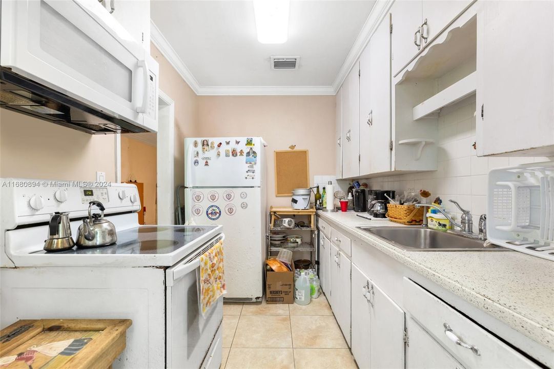 For Sale: $1,100,000 (2 beds, 1 baths, 1104 Square Feet)