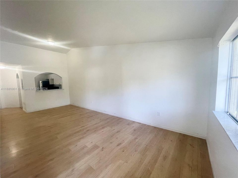 For Rent: $1,800 (2 beds, 2 baths, 815 Square Feet)