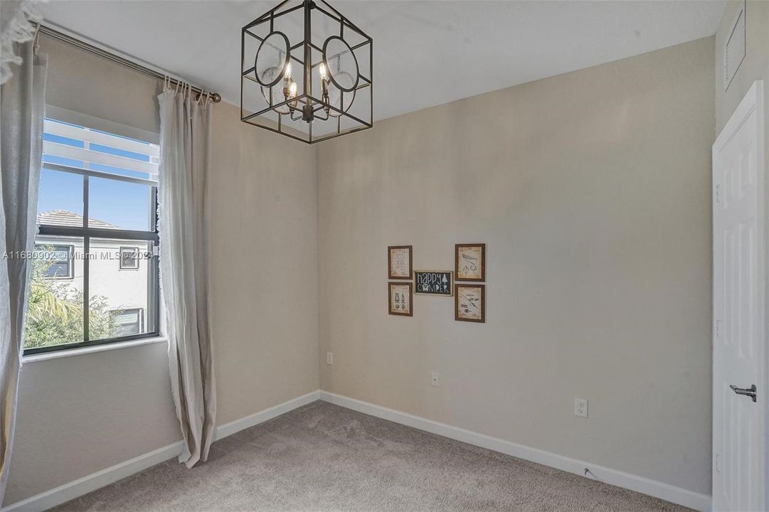 For Sale: $549,000 (3 beds, 2 baths, 1486 Square Feet)