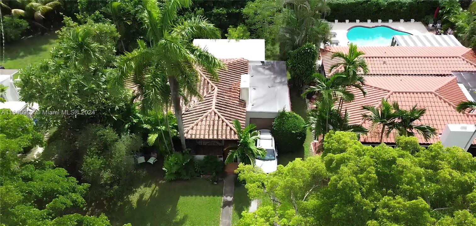 En Venta: $1,100,000 (0.17 acres)