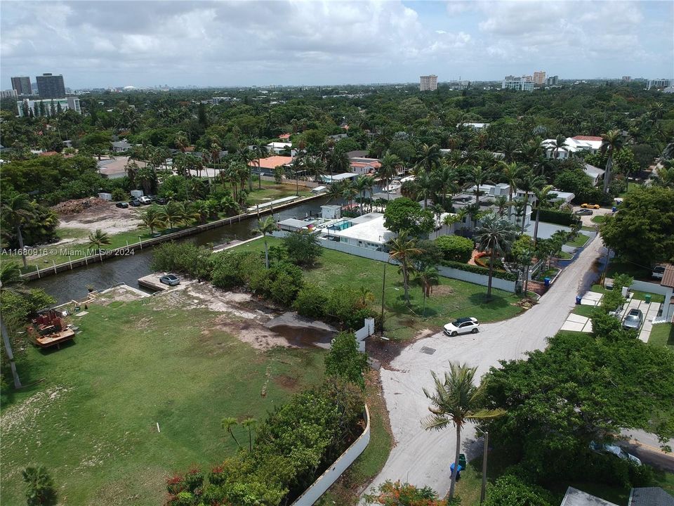 En Venta: $3,500,000 (0.30 acres)