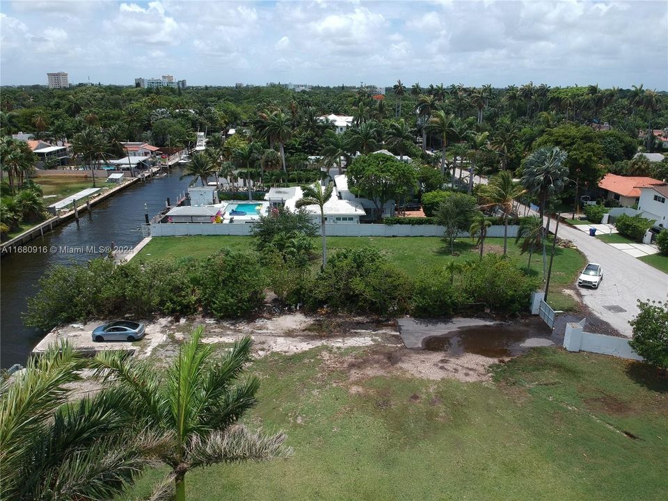 En Venta: $3,500,000 (0.30 acres)