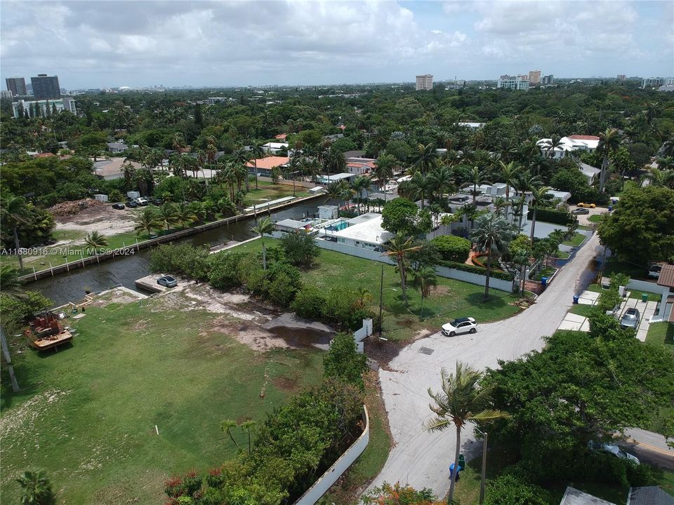 En Venta: $3,500,000 (0.30 acres)