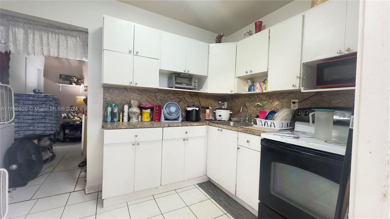 For Sale: $350,000 (1 beds, 1 baths, 630 Square Feet)