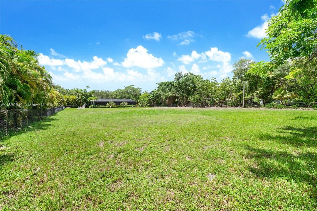 For Sale: $2,500,000 (3 beds, 2 baths, 1972 Square Feet)