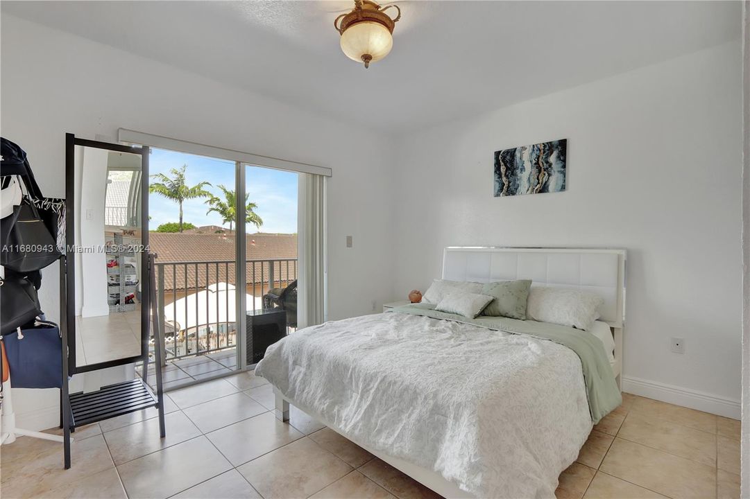 For Sale: $415,000 (2 beds, 2 baths, 1130 Square Feet)