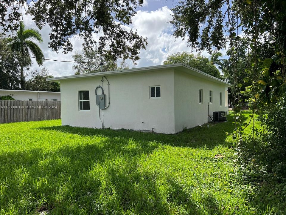 For Sale: $799,000 (3 beds, 2 baths, 1144 Square Feet)