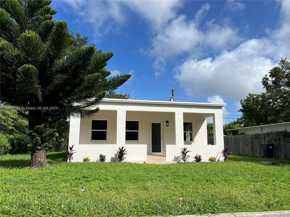 For Sale: $799,000 (3 beds, 2 baths, 1144 Square Feet)