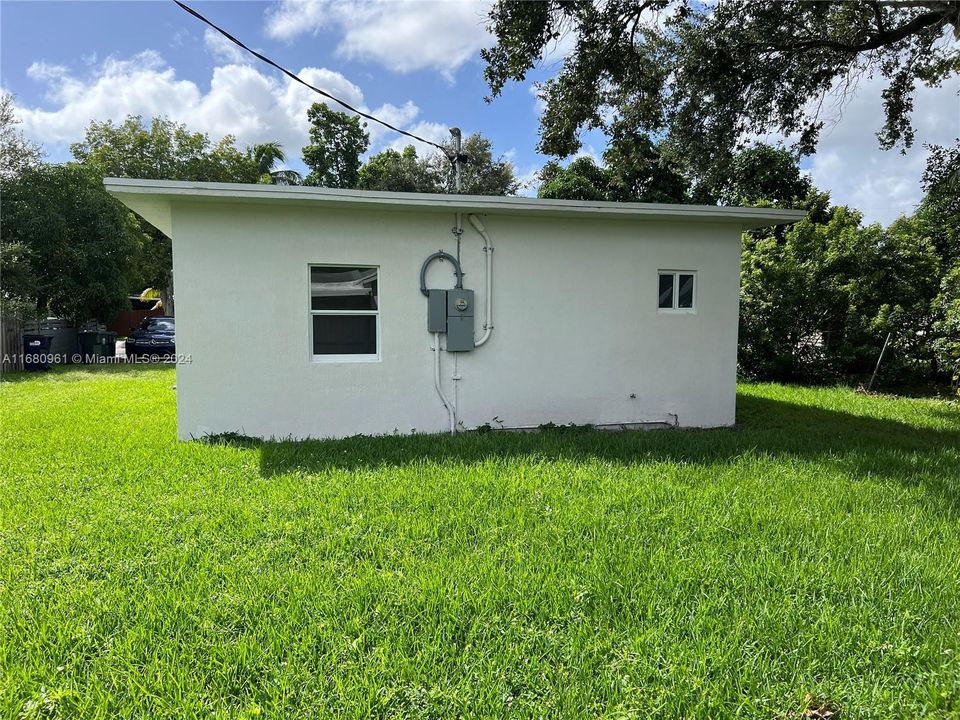 For Sale: $799,000 (3 beds, 2 baths, 1144 Square Feet)