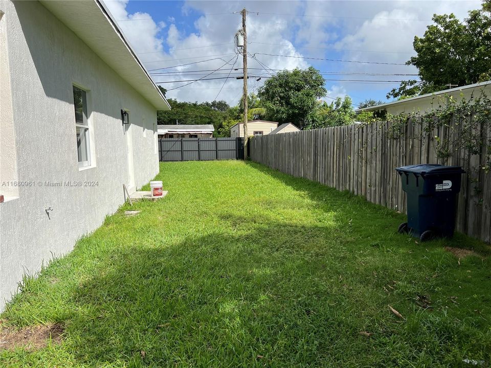 For Sale: $799,000 (3 beds, 2 baths, 1144 Square Feet)