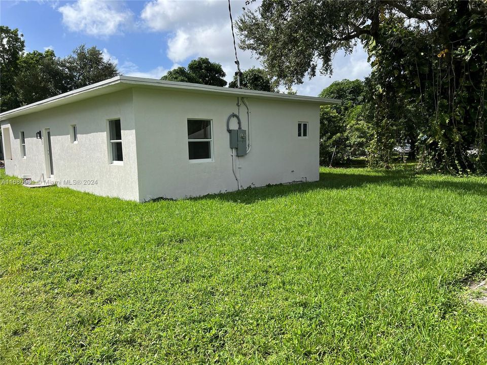 For Sale: $799,000 (3 beds, 2 baths, 1144 Square Feet)