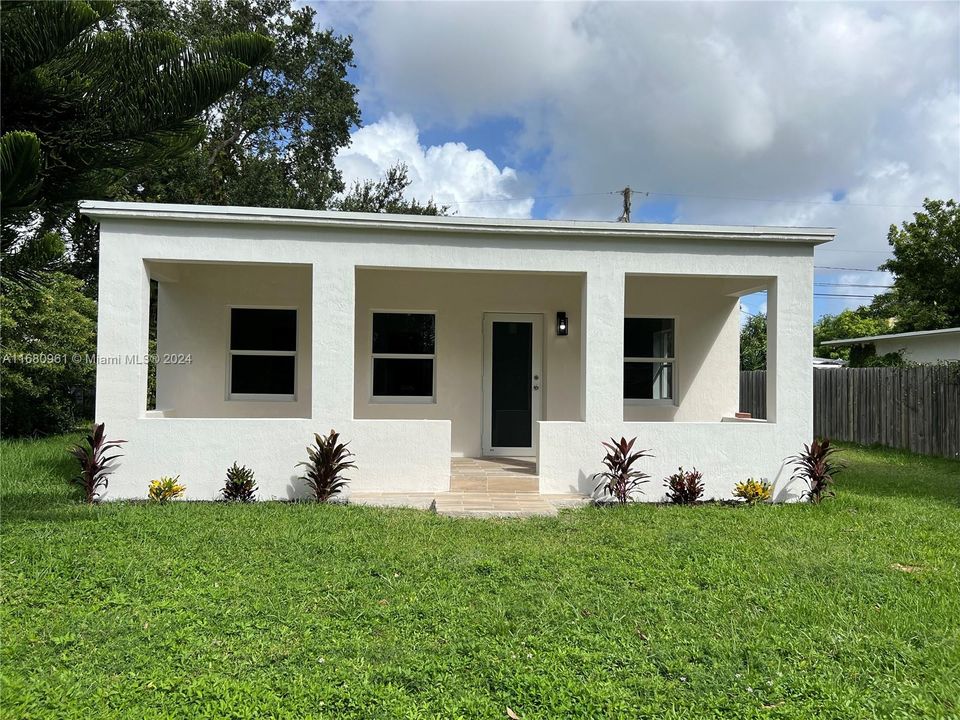 For Sale: $799,000 (3 beds, 2 baths, 1144 Square Feet)