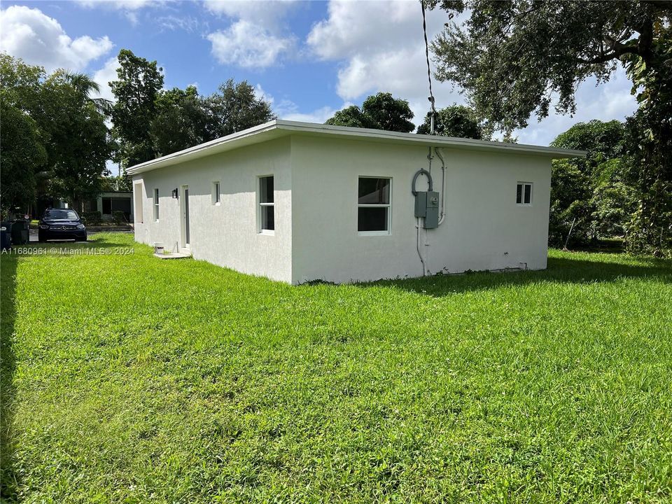 For Sale: $799,000 (3 beds, 2 baths, 1144 Square Feet)