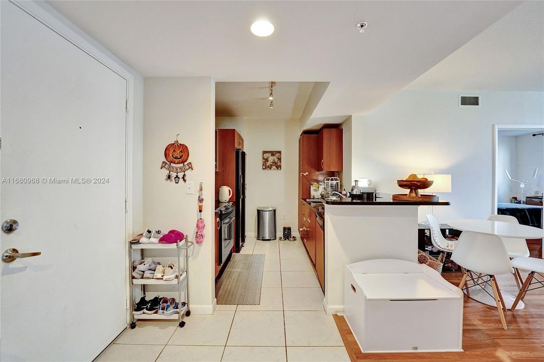 For Sale: $439,526 (2 beds, 2 baths, 1073 Square Feet)