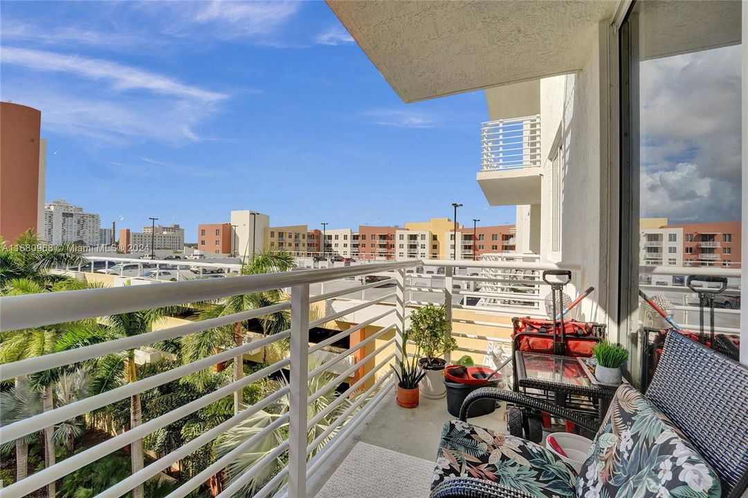 For Sale: $439,526 (2 beds, 2 baths, 1073 Square Feet)